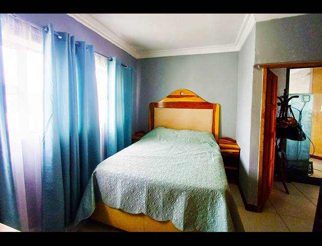 7 BEDROOM FREESTANDING FOR SALE IN KLEINMOND CENTRAL